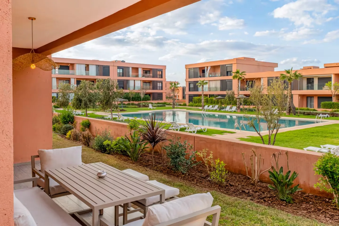 Appartement F3 contemporain, entièrement meublé, en rez-de-jardin – Noria Golf — Route de Tahanaout, Marrakech — Photo 2