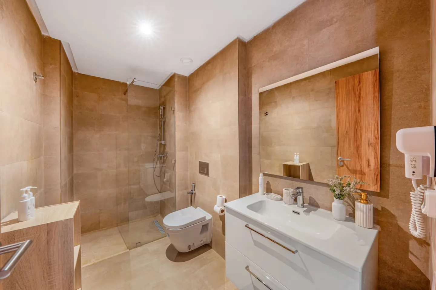 Appartement F3 contemporain, entièrement meublé, en rez-de-jardin – Noria Golf — Route de Tahanaout, Marrakech — Photo 11